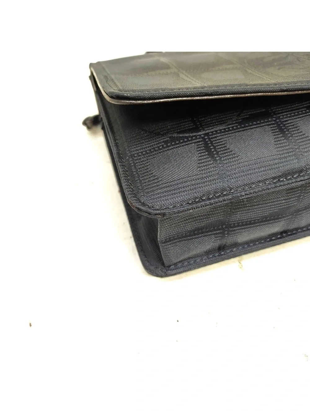 CHANEL TRAVEL LINE WOC BLK HW